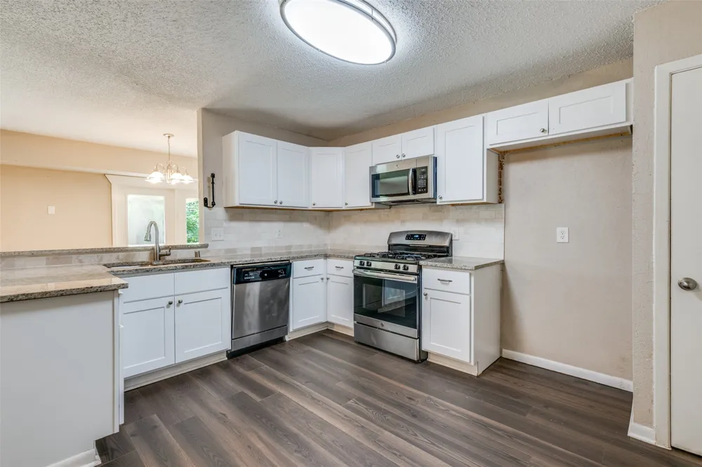 204 E Cunningham Avenue Crowley, TX 76036