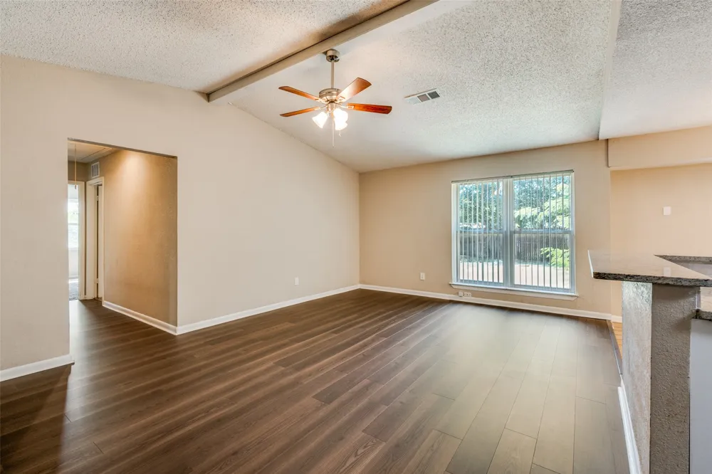 204 E Cunningham Avenue Crowley, TX 76036