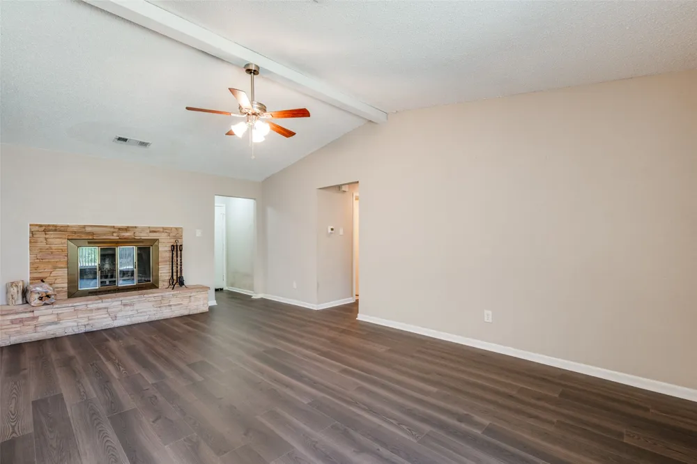 204 E Cunningham Avenue Crowley, TX 76036