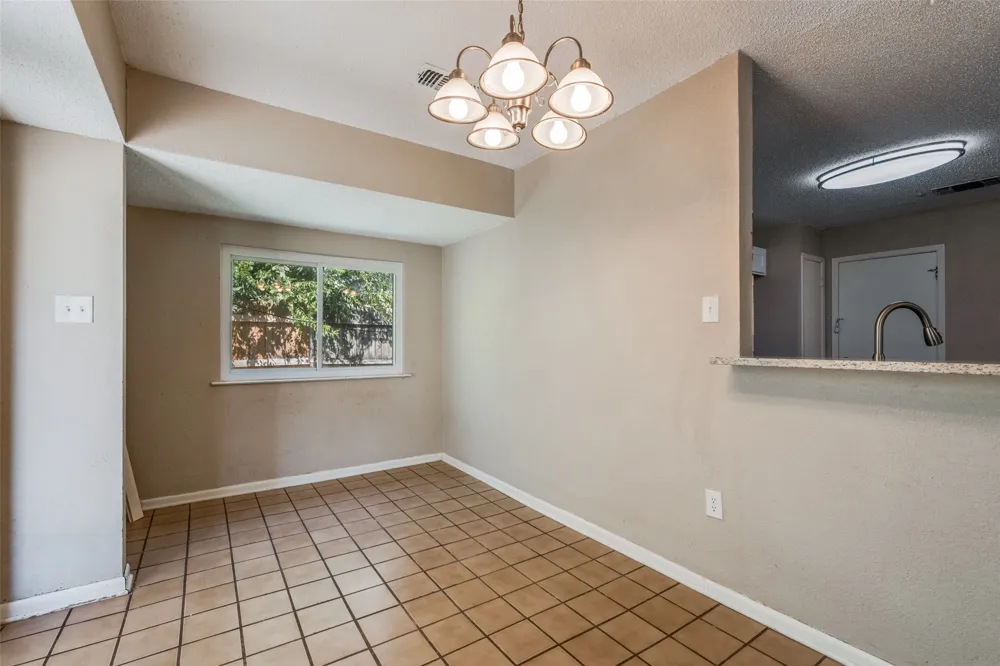 204 E Cunningham Avenue Crowley, TX 76036