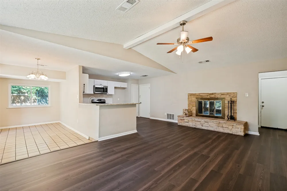 204 E Cunningham Avenue Crowley, TX 76036