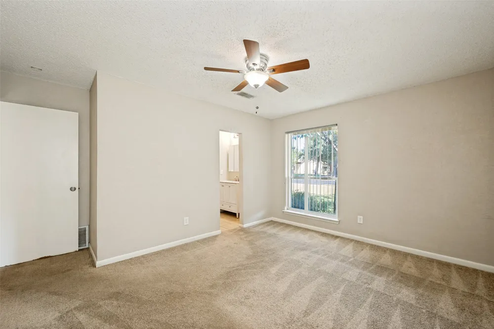 204 E Cunningham Avenue Crowley, TX 76036