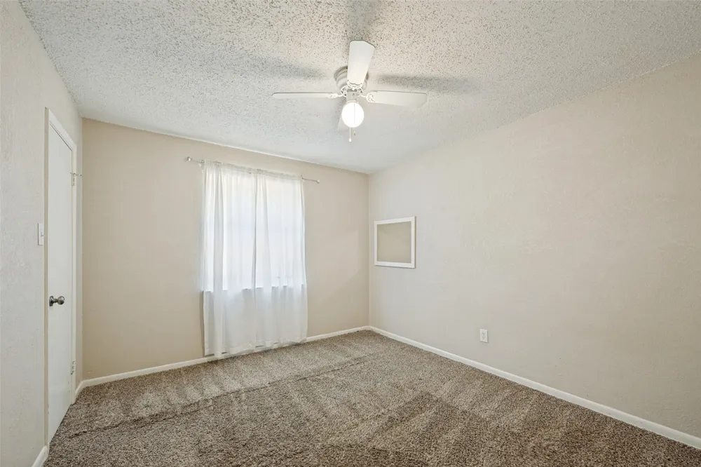 204 E Cunningham Avenue Crowley, TX 76036