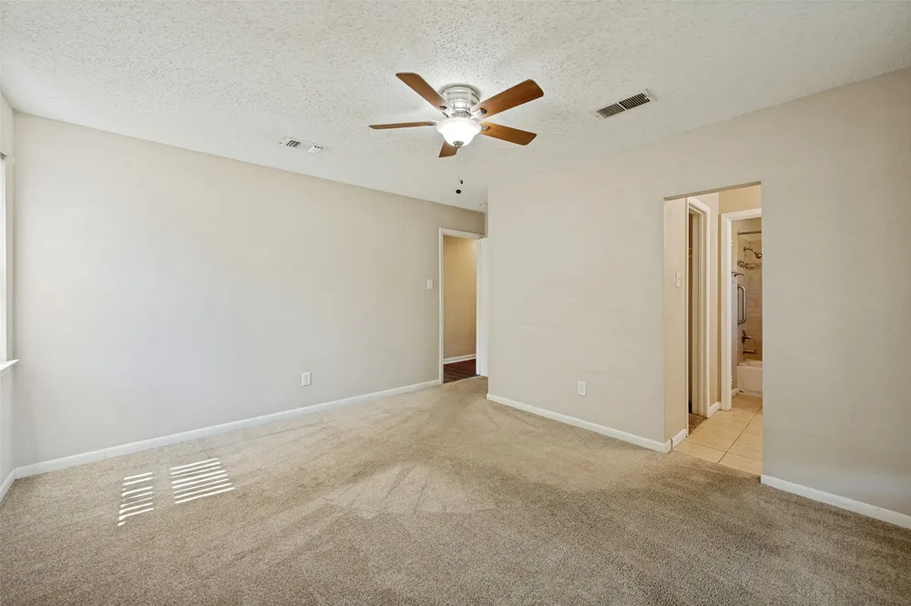 204 E Cunningham Avenue Crowley, TX 76036