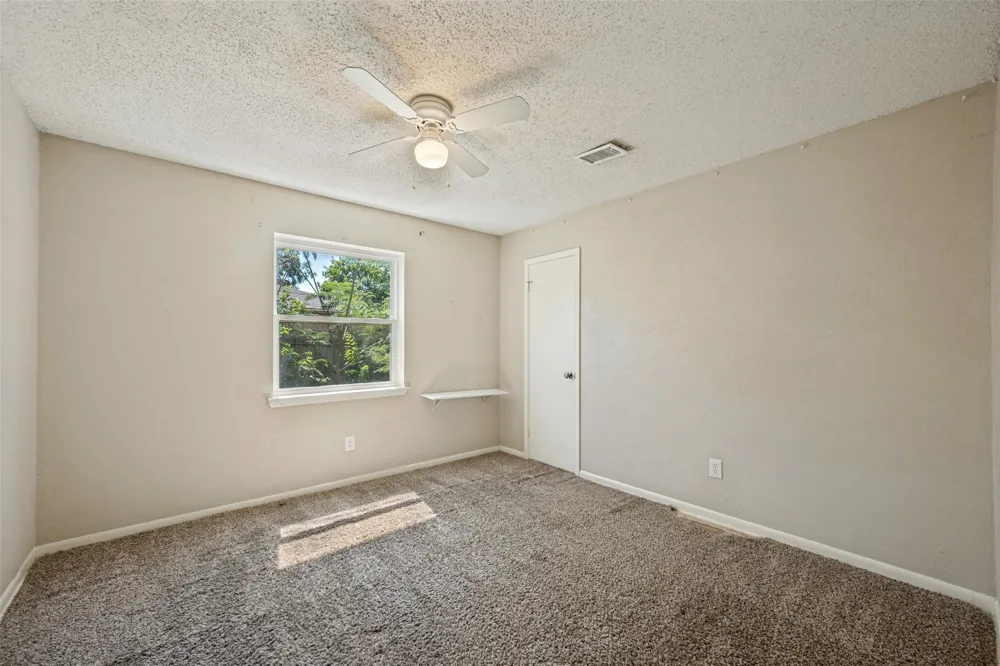 204 E Cunningham Avenue Crowley, TX 76036