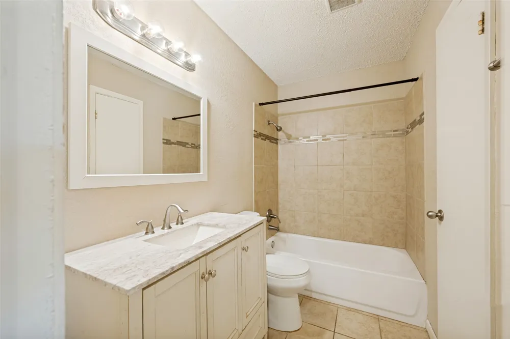 204 E Cunningham Avenue Crowley, TX 76036
