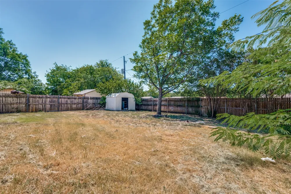 204 E Cunningham Avenue Crowley, TX 76036