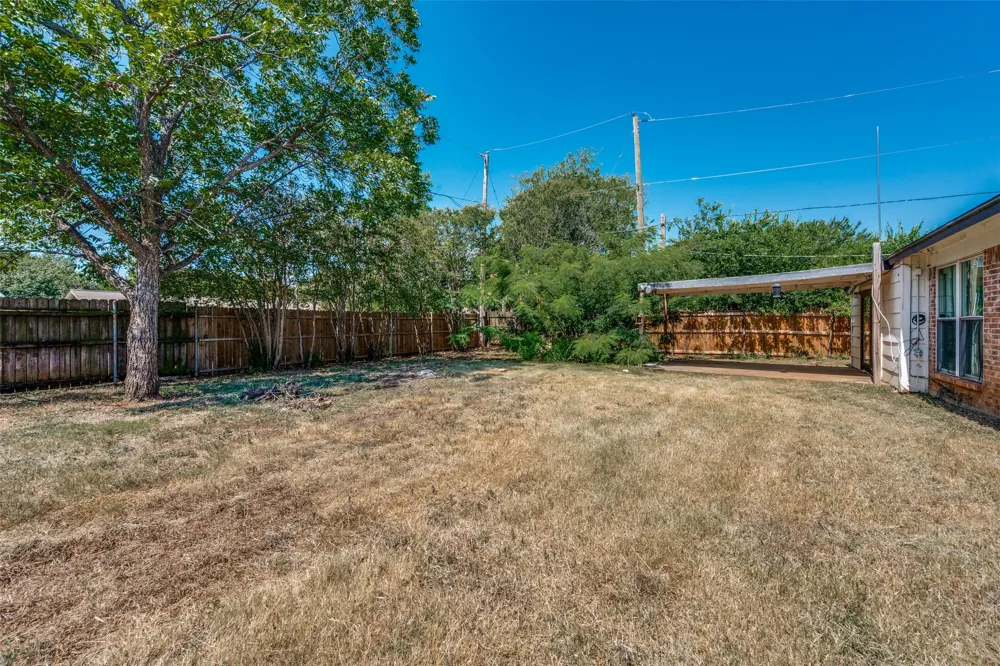 204 E Cunningham Avenue Crowley, TX 76036