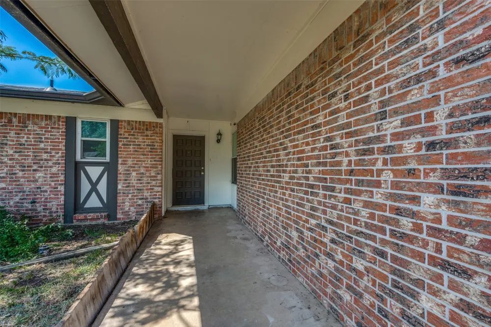 204 E Cunningham Avenue Crowley, TX 76036