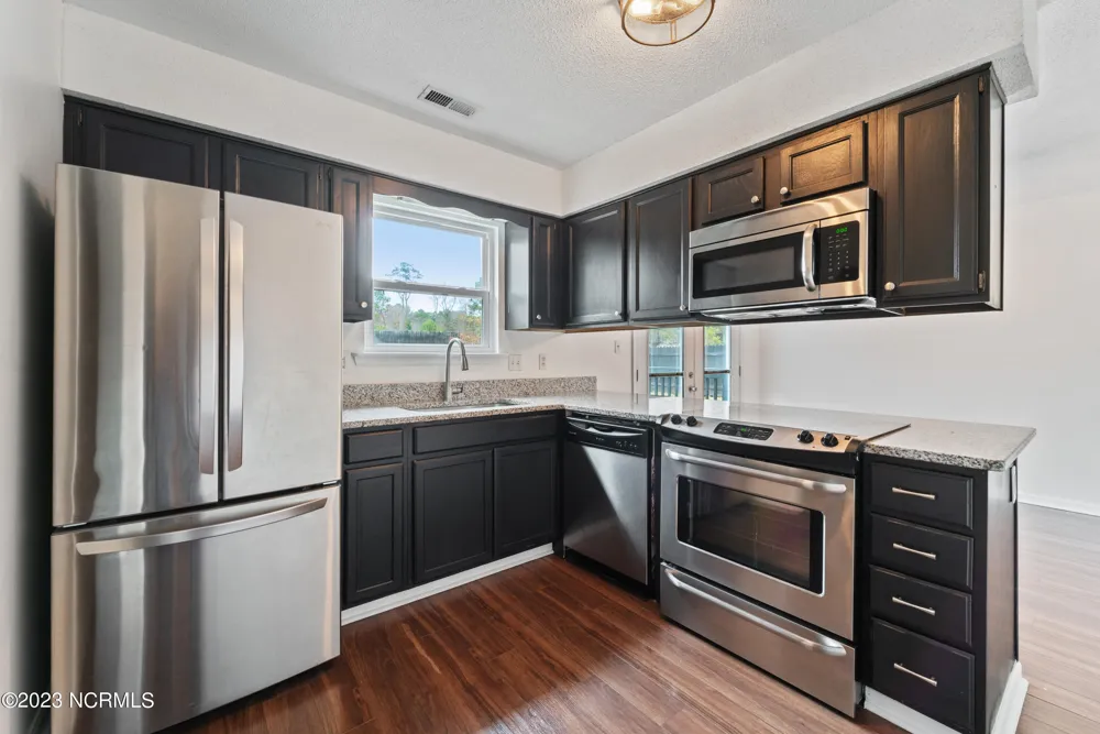2654 Idlebrook Circle Midway Park, NC 28544