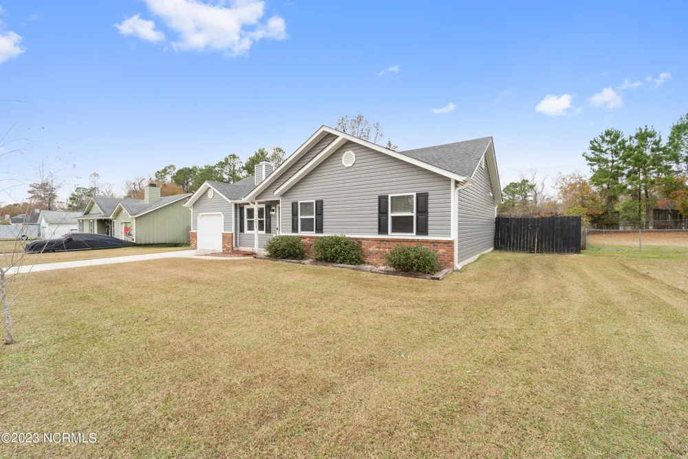 2654 Idlebrook Circle Midway Park, NC 28544