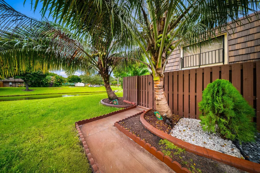 1524 FOREST LAKES CIRCLE #A West Palm Beach, FL 33406
