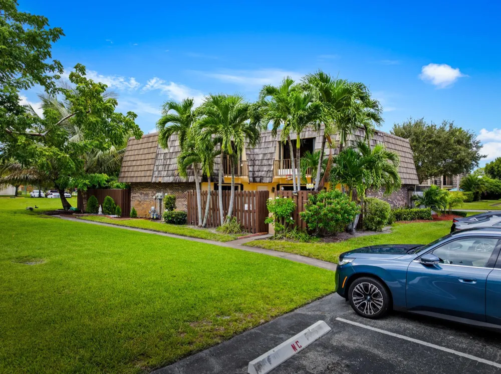 1524 FOREST LAKES CIRCLE #A West Palm Beach, FL 33406