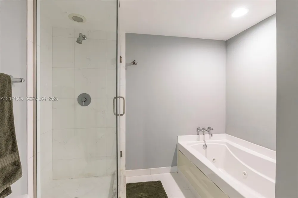 55 SE 6th St #1205 Miami, FL 33131