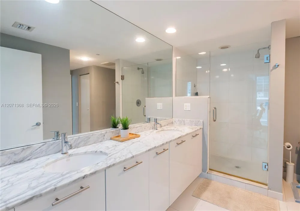 55 SE 6th St #1205 Miami, FL 33131
