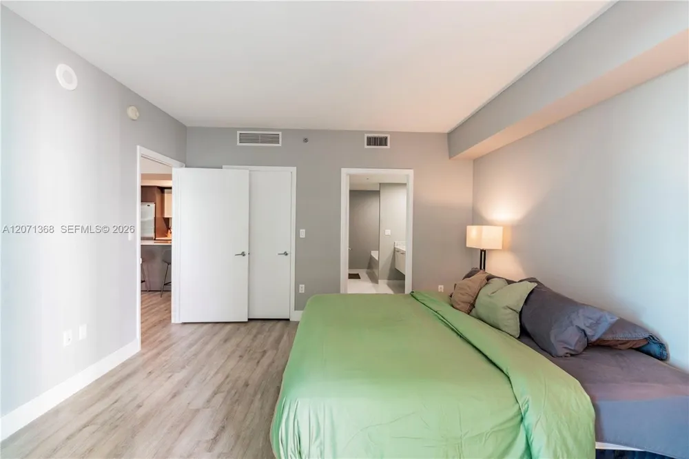 55 SE 6th St #1205 Miami, FL 33131