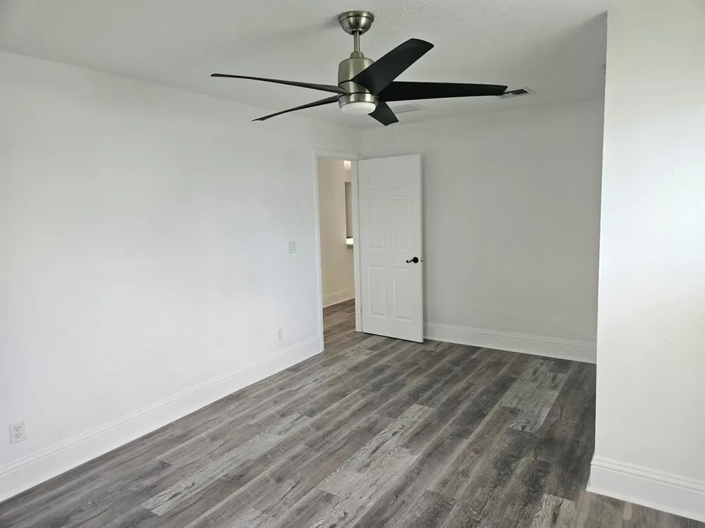 463 NW RAVENSWOOD LANE Port St. Lucie, FL 34983