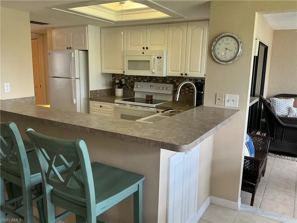 5550 Trailwinds Drive #615 Fort Myers, FL 33907