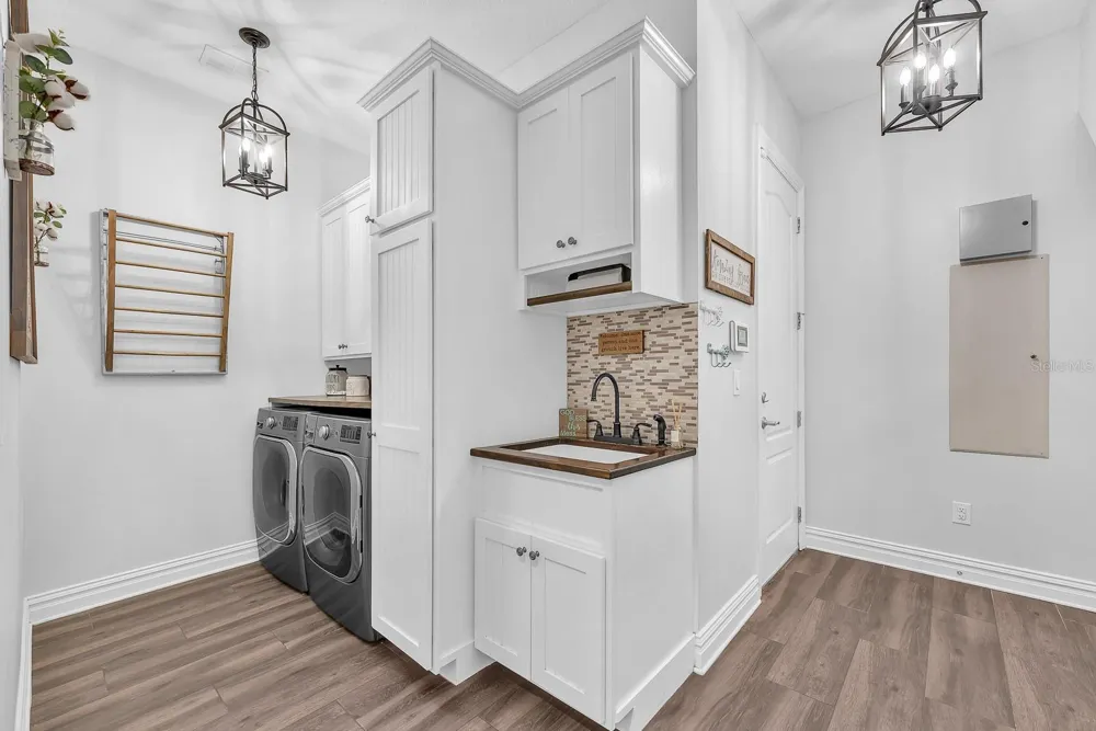 5202 ALAFIA FALLS DRIVE Lithia, FL 33547