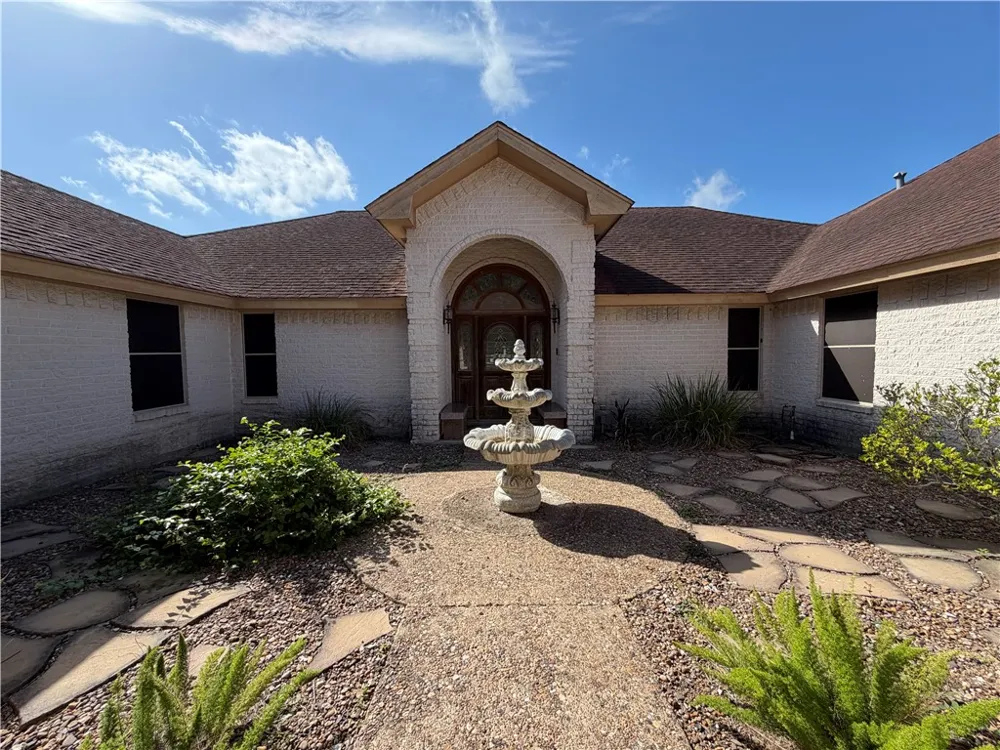 911 SW 11th Street Premont, TX 78375