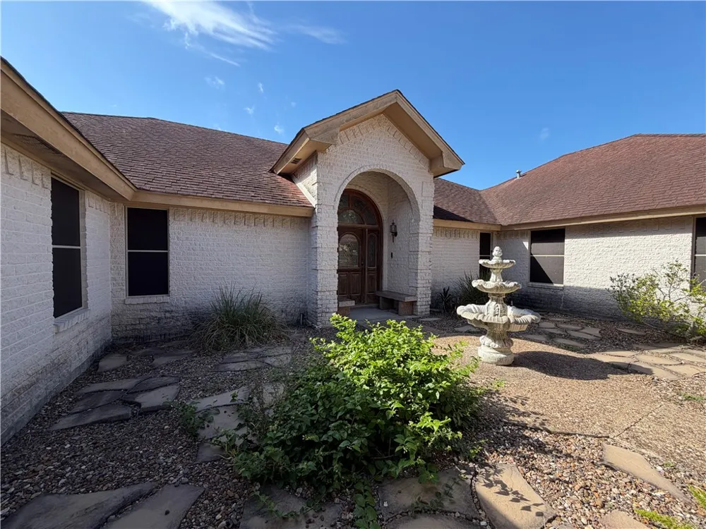 911 SW 11th Street Premont, TX 78375