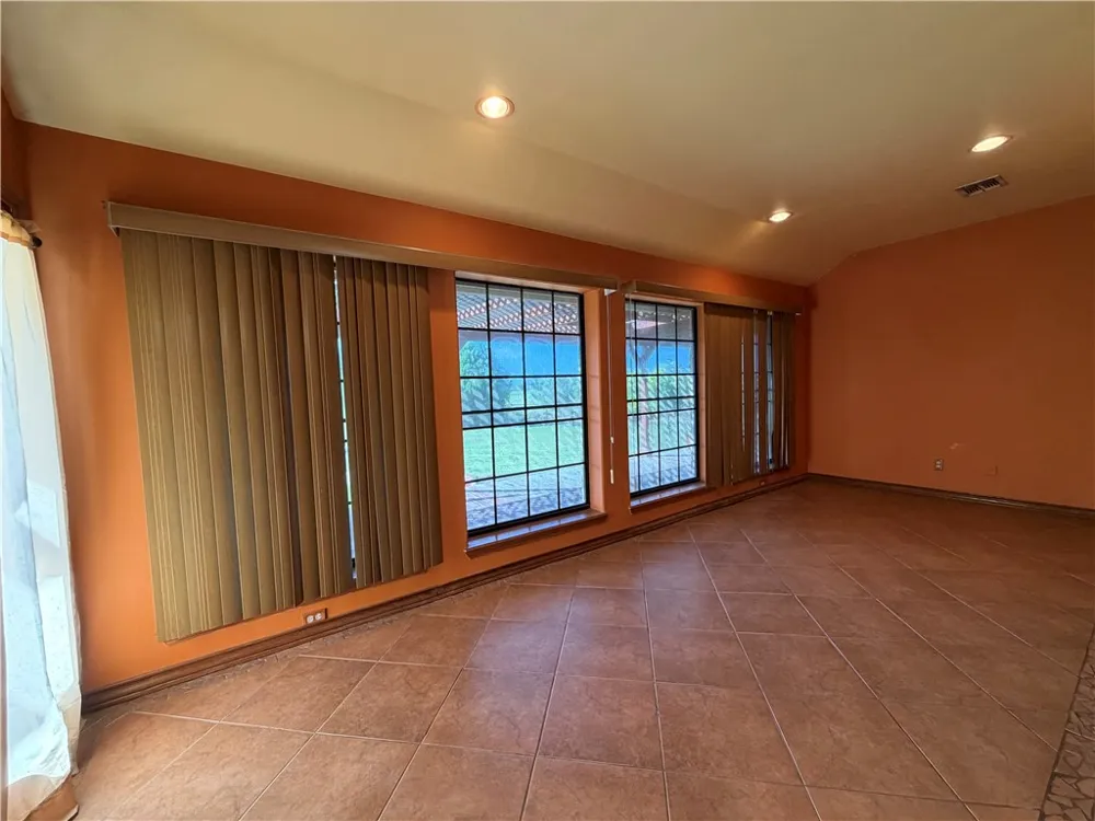 911 SW 11th Street Premont, TX 78375