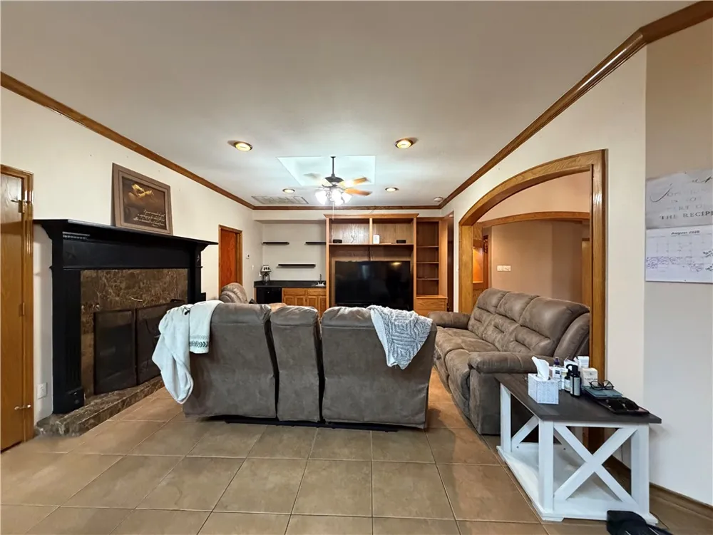 911 SW 11th Street Premont, TX 78375