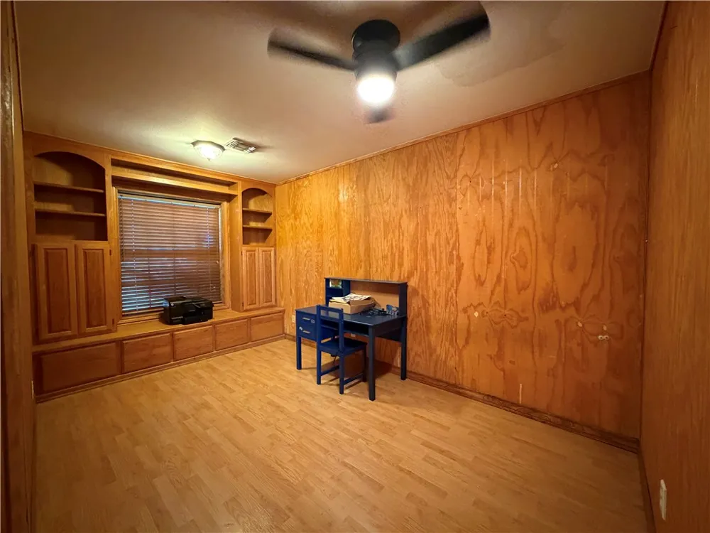 911 SW 11th Street Premont, TX 78375