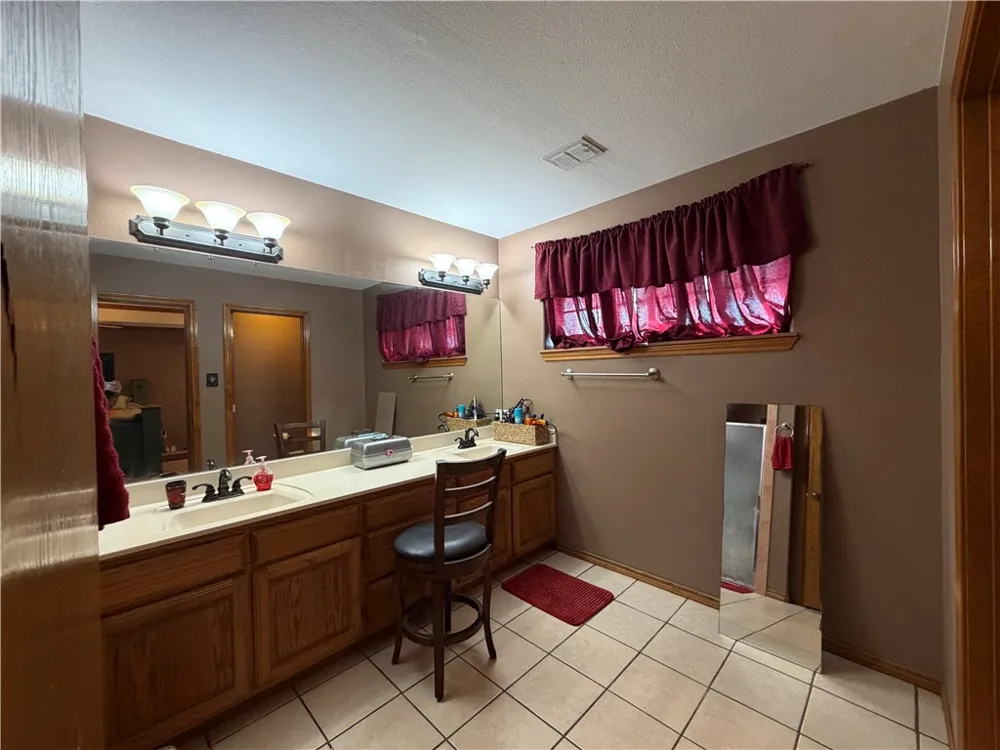 911 SW 11th Street Premont, TX 78375