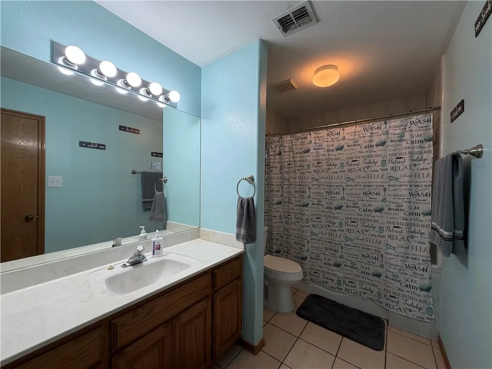 911 SW 11th Street Premont, TX 78375