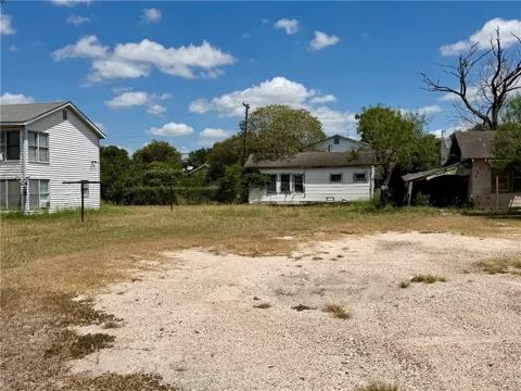 704 W Nettie