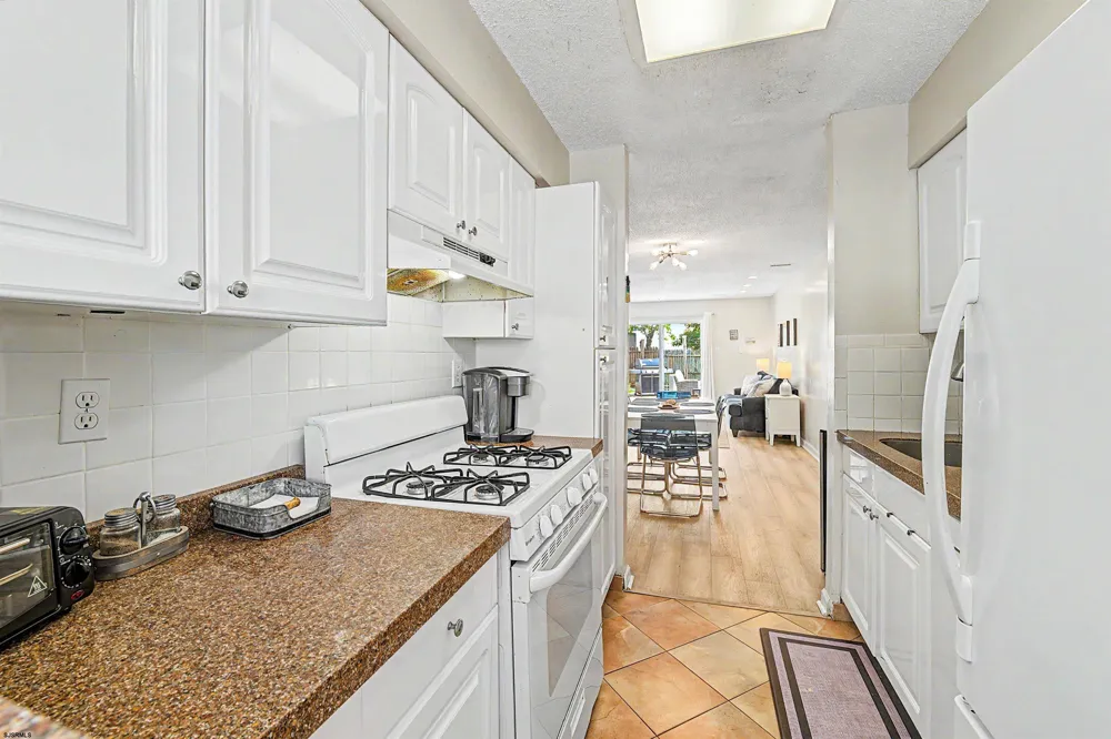 423 Berkshire Dr Ventnor, NJ 08406