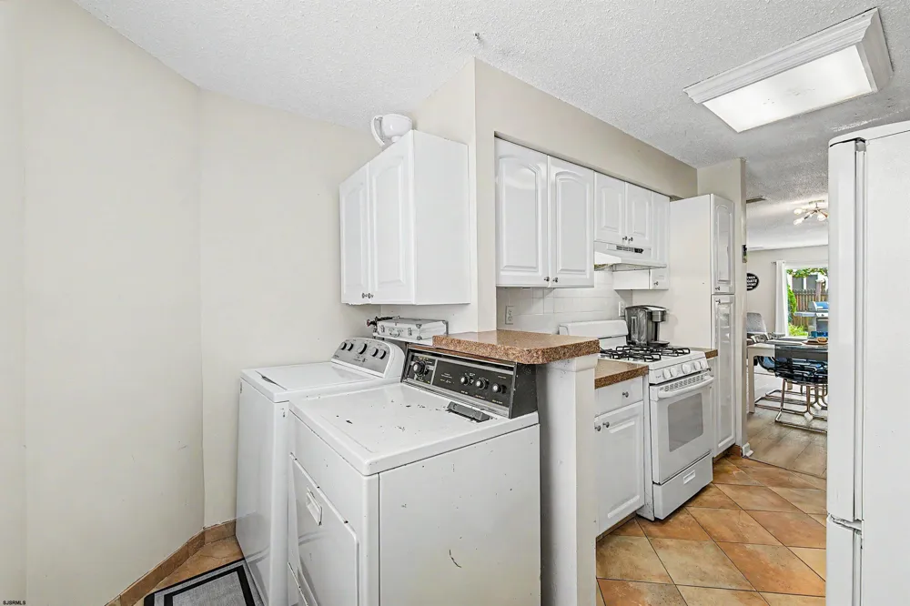 423 Berkshire Dr Ventnor, NJ 08406