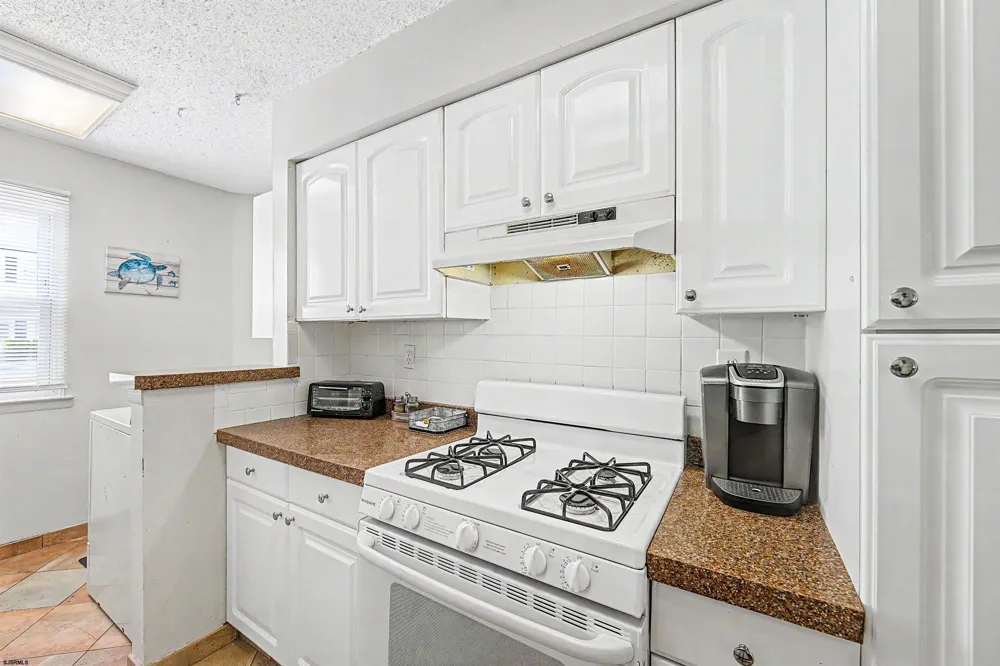 423 Berkshire Dr Ventnor, NJ 08406