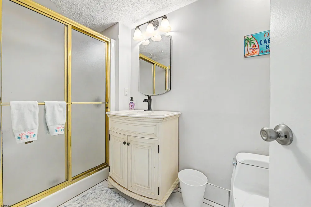 423 Berkshire Dr Ventnor, NJ 08406