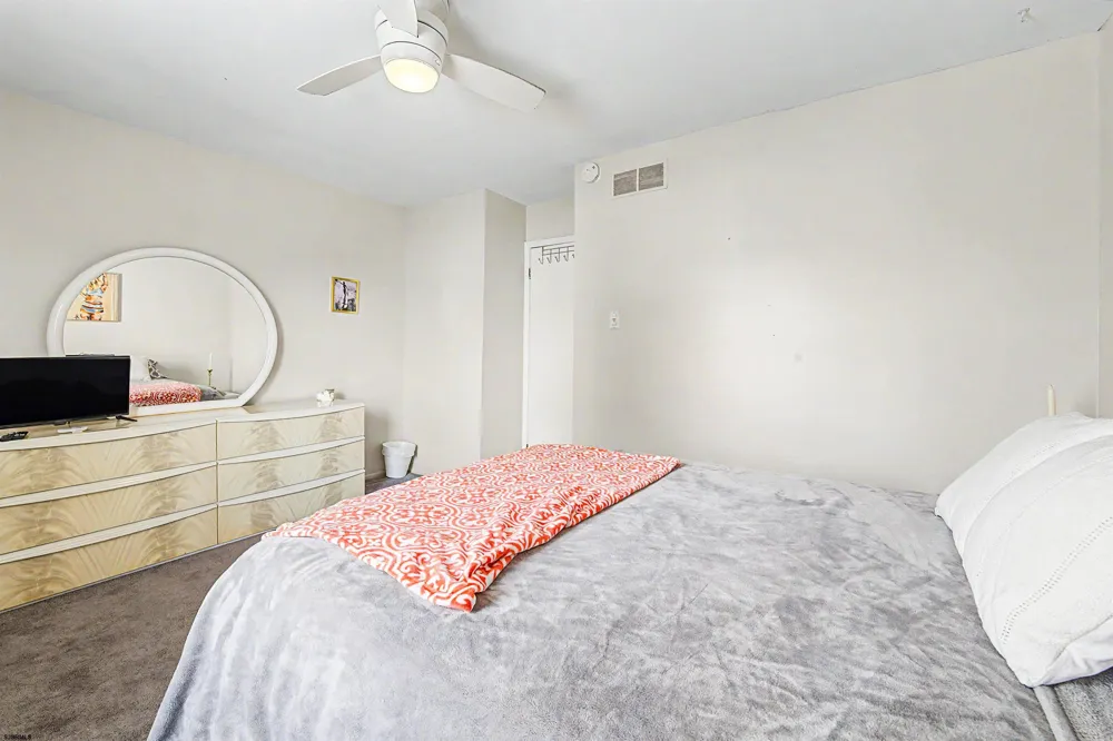 423 Berkshire Dr Ventnor, NJ 08406