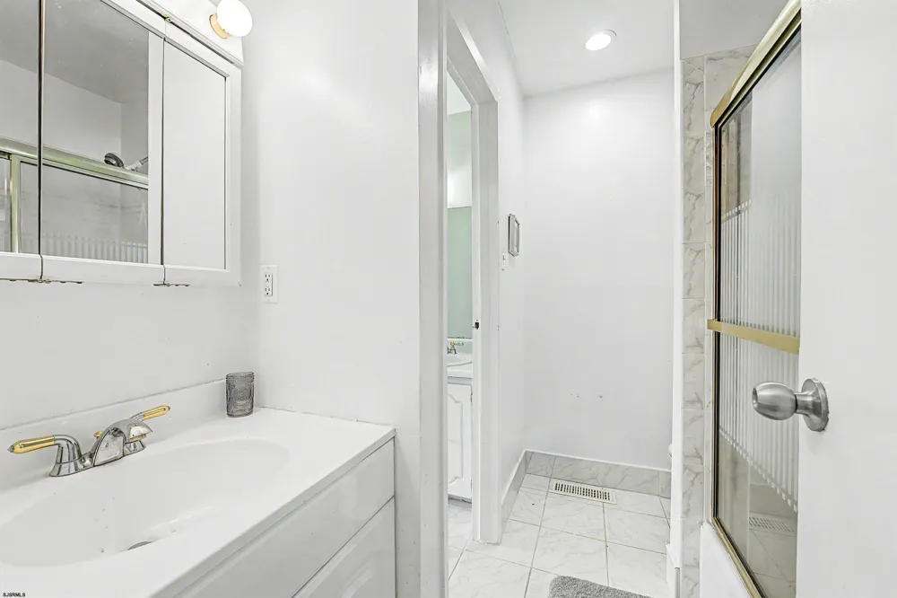 423 Berkshire Dr Ventnor, NJ 08406