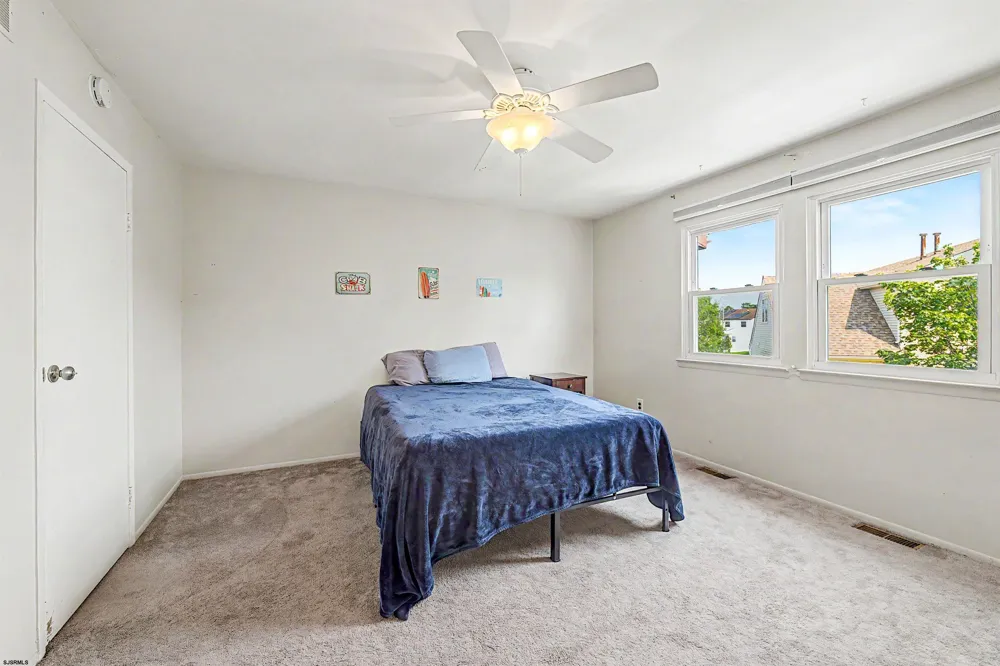 423 Berkshire Dr Ventnor, NJ 08406