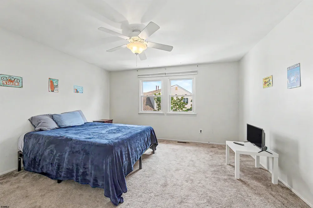 423 Berkshire Dr Ventnor, NJ 08406