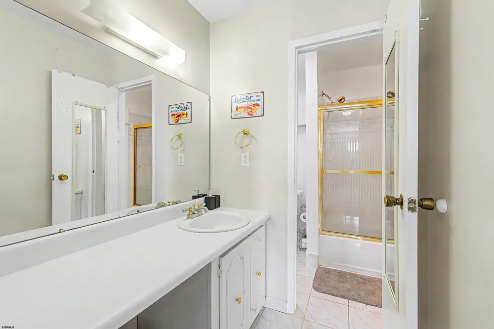 423 Berkshire Dr Ventnor, NJ 08406