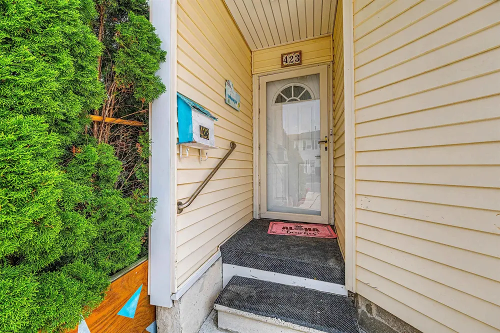 423 Berkshire Dr Ventnor, NJ 08406