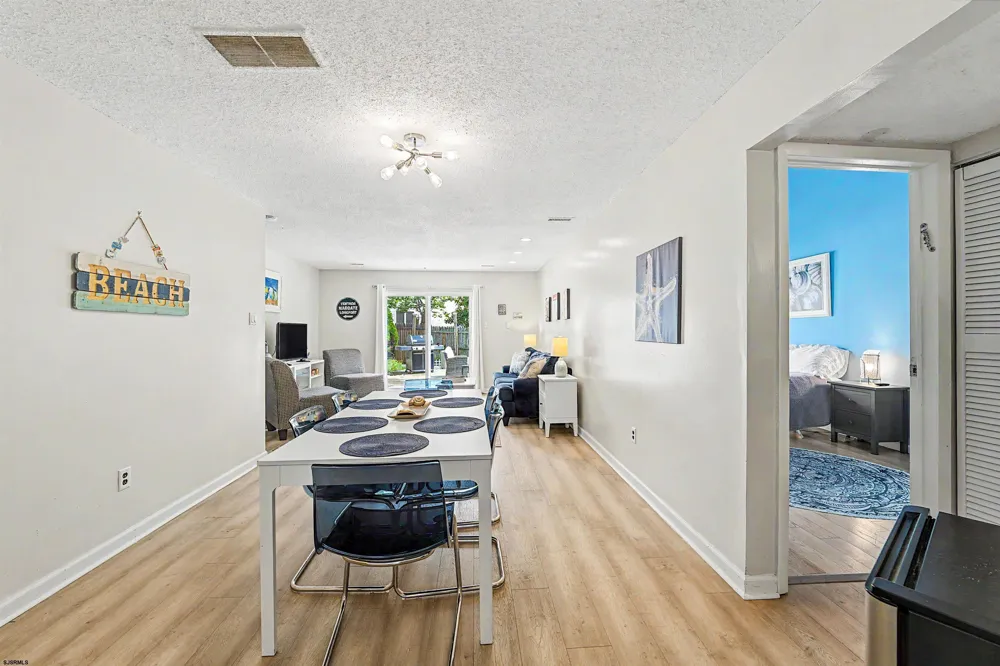 423 Berkshire Dr Ventnor, NJ 08406
