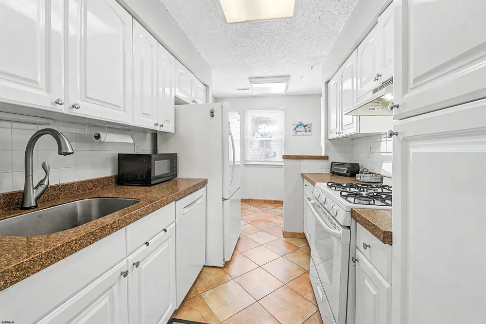 423 Berkshire Dr Ventnor, NJ 08406