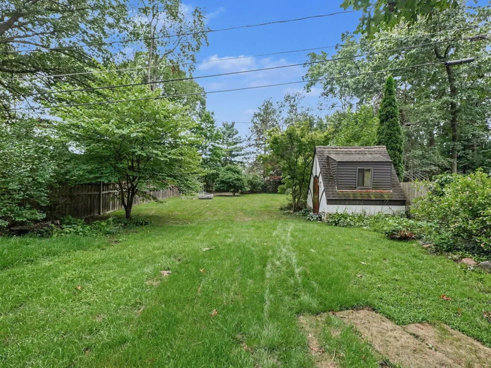 903 Briarcliff Road Jackson, MI 49203