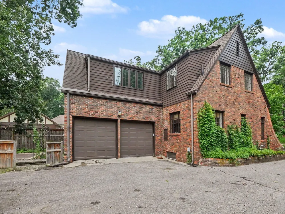 903 Briarcliff Road Jackson, MI 49203
