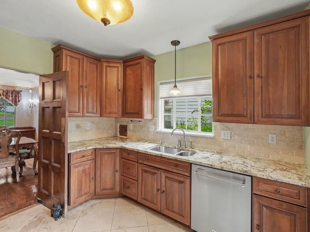 903 Briarcliff Road Jackson, MI 49203