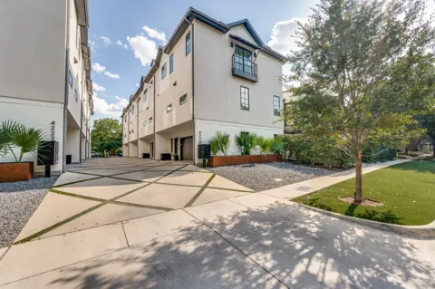 4220 Hawthorne Avenue #103