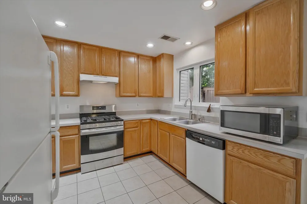 14844 EDMAN CIRCLE Centreville, VA 20121