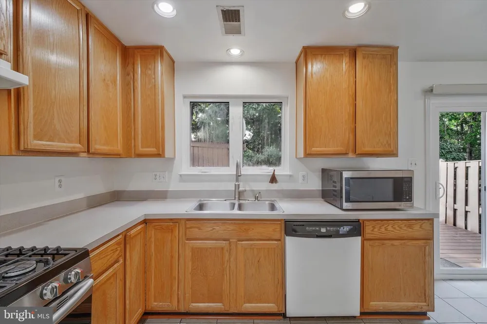 14844 EDMAN CIRCLE Centreville, VA 20121