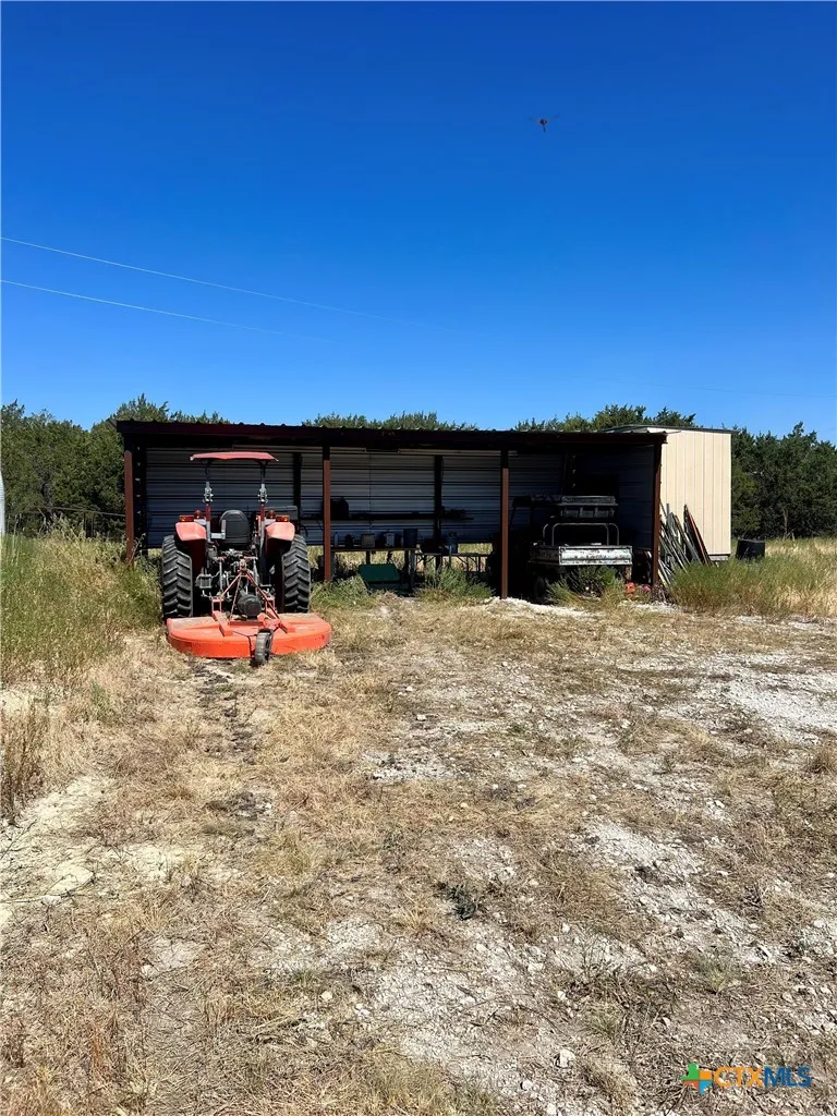 1048 County Road 426 Purmela, TX 76566